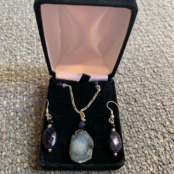 Anthropologie Jewelry - Black sparkly Stone Necklace dangle Earring Set